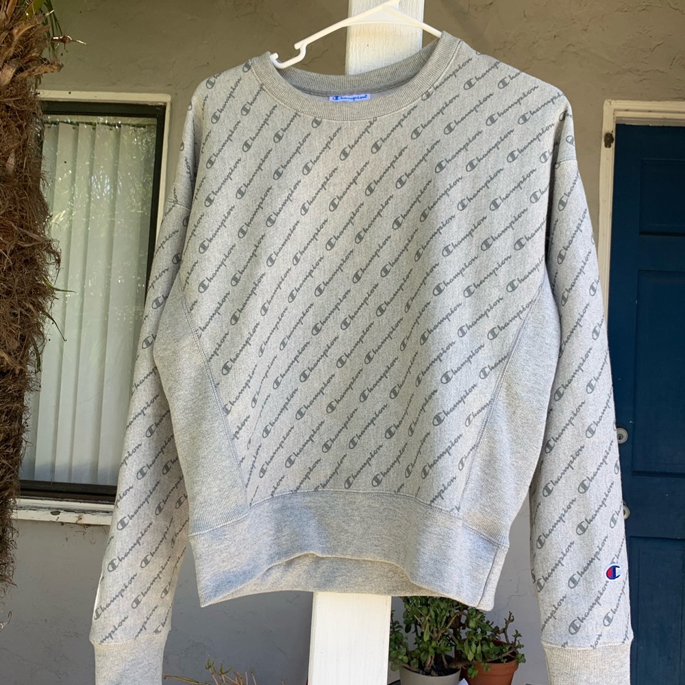Champion logo Crew neck sweater sz sm